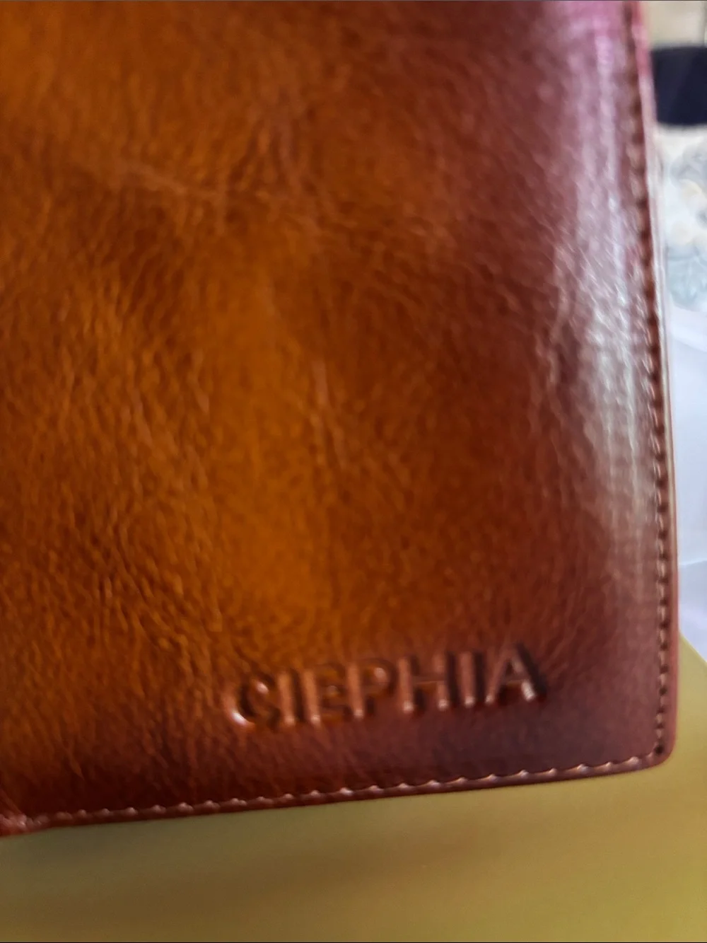 Men's Leather Trifold Wallet in Chestnut Brown